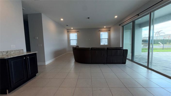 Image No.18-5 Bed House for sale