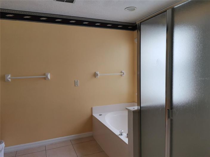 Image No.11-6 Bed House for sale