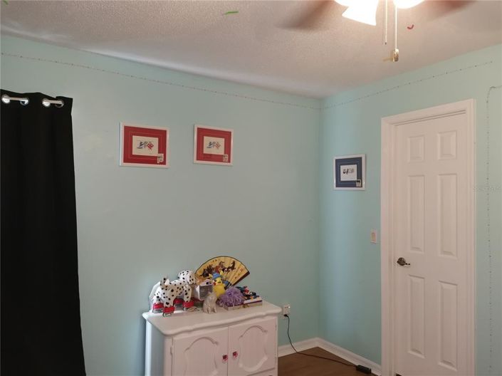 Image No.18-6 Bed House for sale