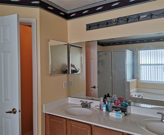 Image No.22-6 Bed House for sale