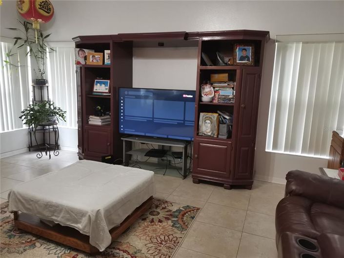 Image No.5-6 Bed House for sale