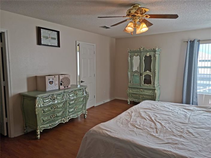 Image No.8-6 Bed House for sale