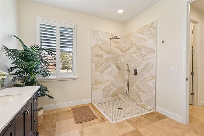 Image No.18-4 Bed House for sale