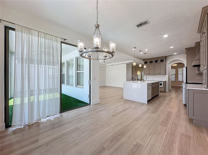 Image No.15-4 Bed House for sale