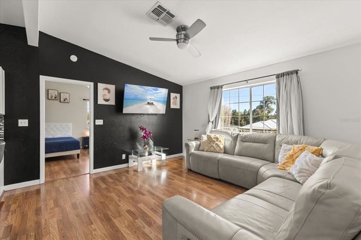 Image No.2-Maison de 5 chambres à vendre à Saint John