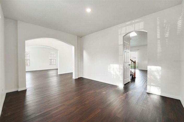 Image No.4-6 Bed House for sale