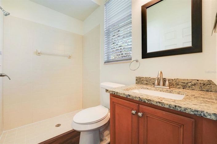 Image No.6-6 Bed House for sale