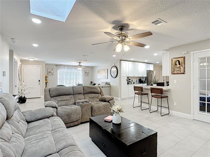 Image No.8-4 Bed House for sale