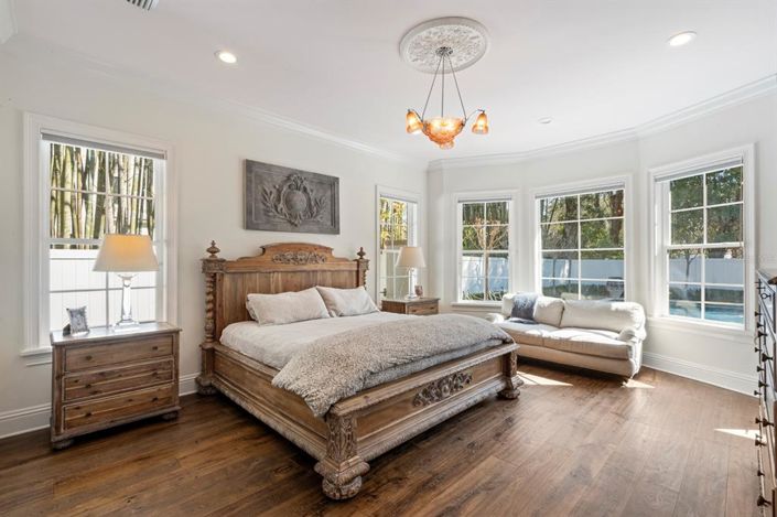 Image No.18-5 Bed House for sale