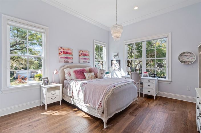 Image No.23-5 Bed House for sale