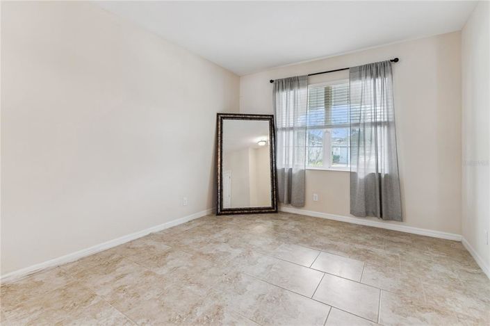 Image No.26-5 Bed House for sale