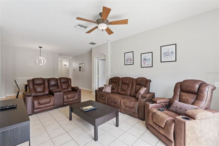 Image No.2-4 Bed House for sale