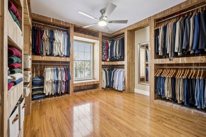 Image No.20-5 Bed House for sale