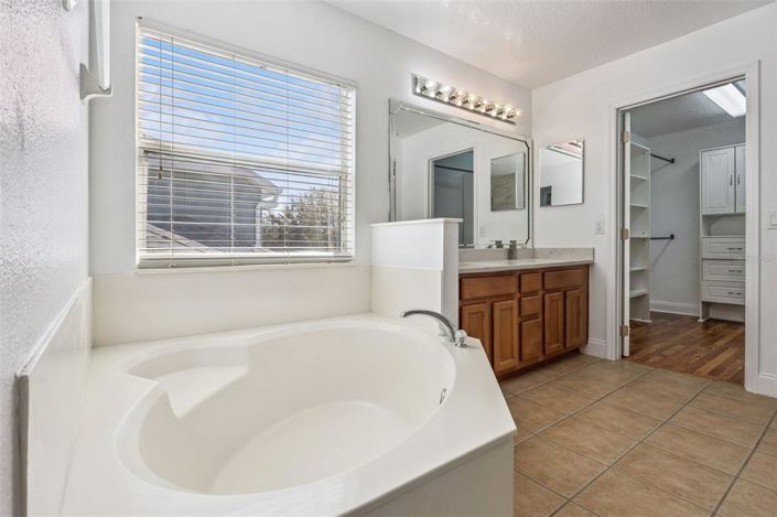 Image No.38-5 Bed House for sale