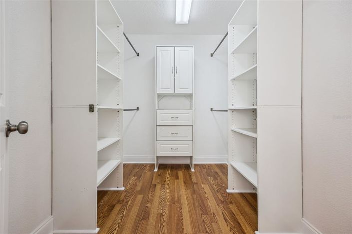 Image No.42-5 Bed House for sale