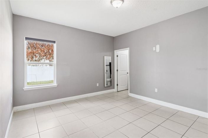 Image No.12-4 Bed House for sale