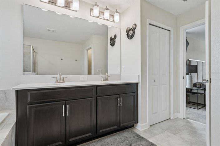 Image No.26-6 Bed House for sale