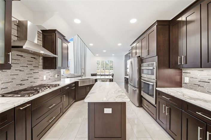 Image No.12-5 Bed House for sale