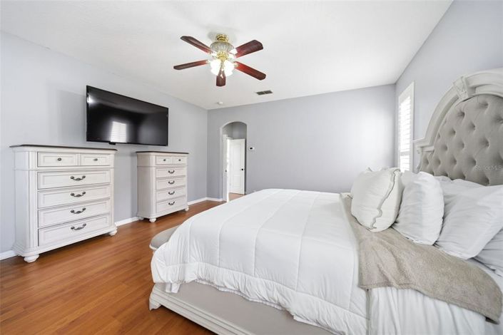 Image No.20-5 Bed House for sale