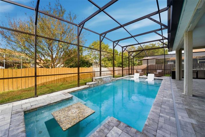 Image No.42-5 Bed House for sale