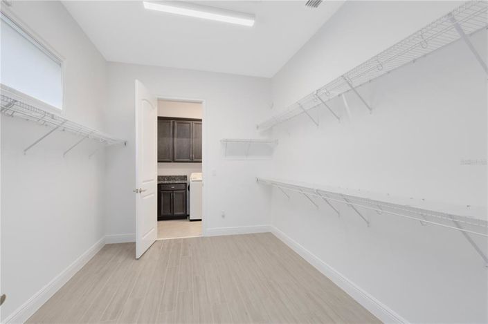 Image No.15-4 Bed House for sale