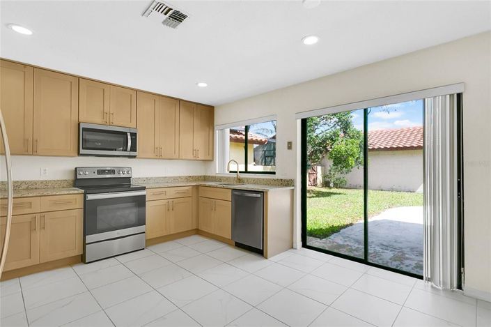 Image No.11-3 Bed House for sale