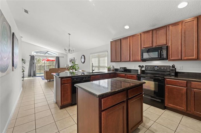 Image No.12-4 Bed House for sale