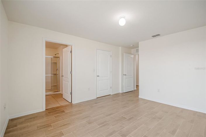 Image No.26-3 Bed Townhouse for sale