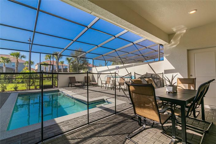 Image No.17-5 Bed Townhouse for sale