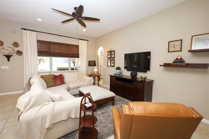 Image No.18-4 Bed House for sale