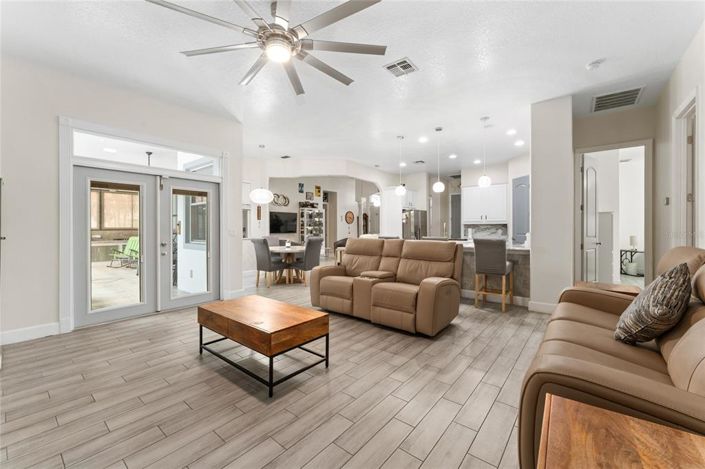 Image No.16-4 Bed House for sale