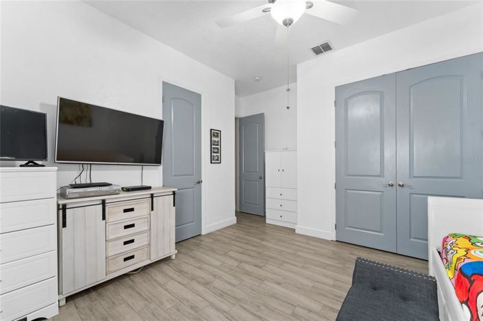 Image No.18-4 Bed House for sale