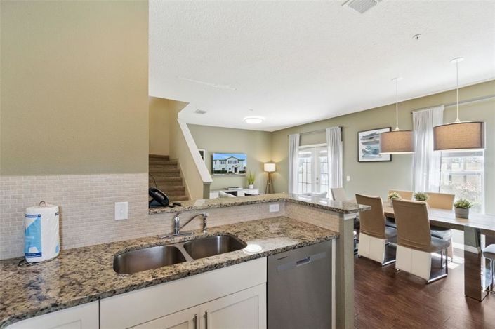 Image No.12-4 Bed Townhouse for sale