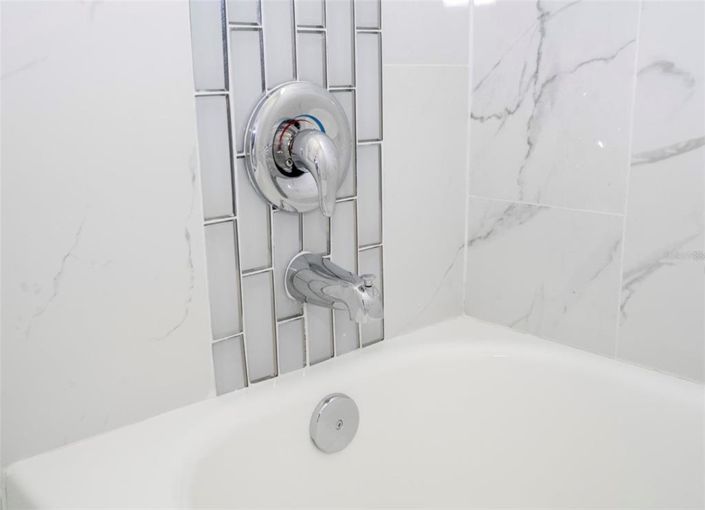 Image No.11-3 Bed House for sale