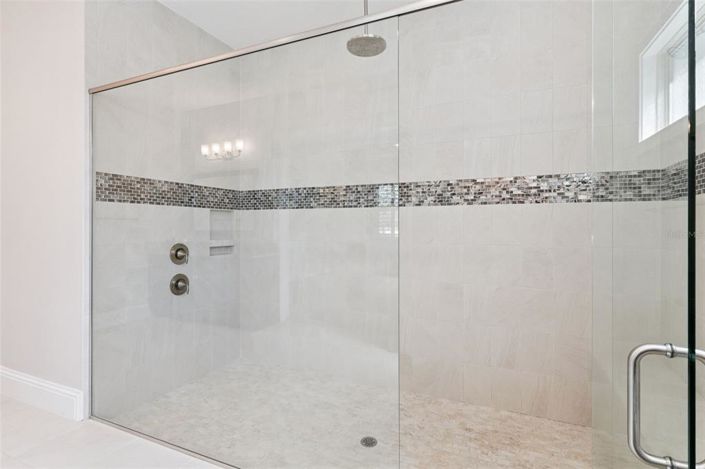 Image No.30-4 Bed House for sale