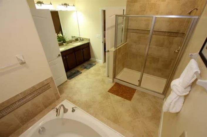 Image No.18-9 Bed House for sale