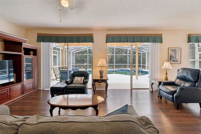 Image No.10-5 Bed House for sale