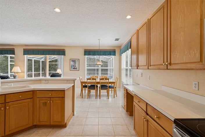 Image No.17-5 Bed House for sale