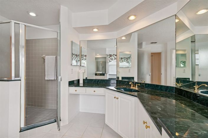 Image No.25-5 Bed House for sale