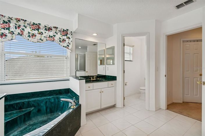 Image No.26-5 Bed House for sale