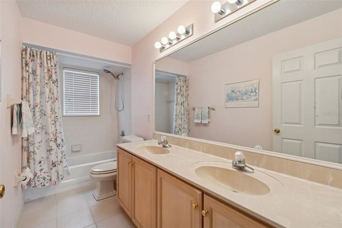 Image No.32-5 Bed House for sale