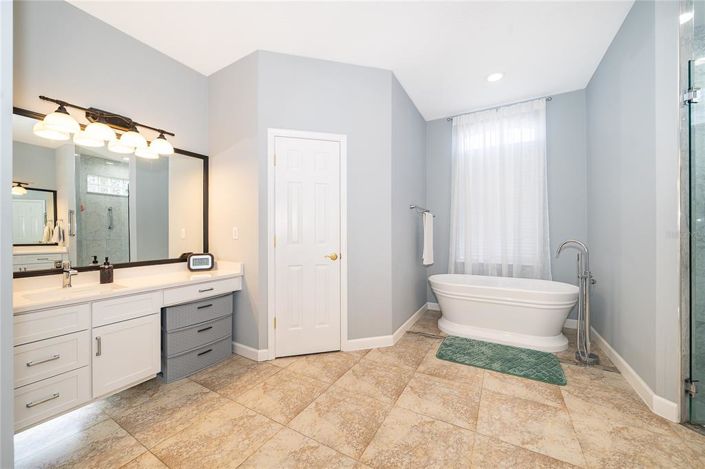 Image No.20-4 Bed House for sale