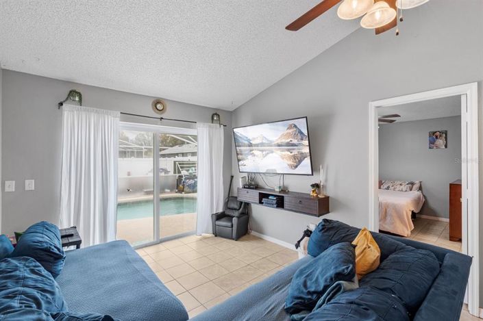 Image No.11-3 Bed House for sale