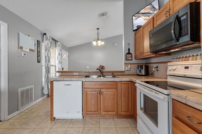 Image No.6-3 Bed House for sale