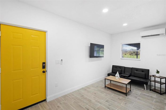 Image No.27-8 Bed House for sale