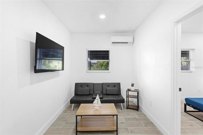 Image No.29-8 Bed House for sale