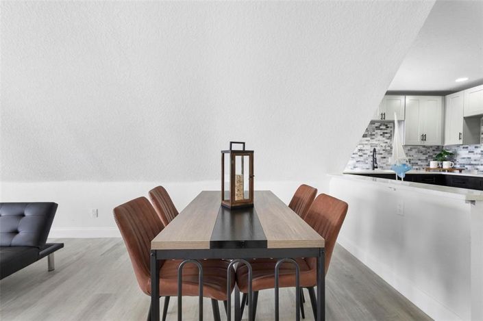 Image No.52-8 Bed House for sale