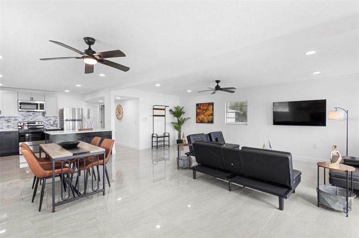 Image No.9-8 Bed House for sale