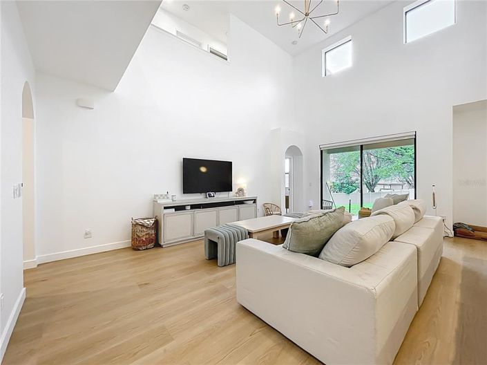 Image No.20-5 Bed House for sale