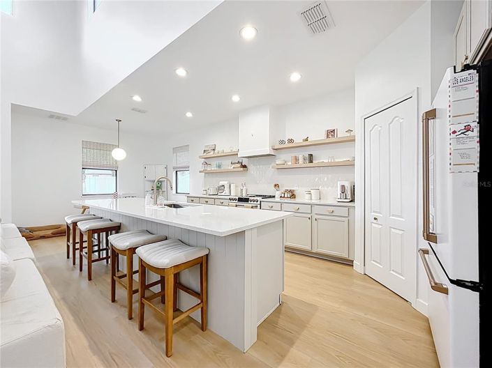 Image No.24-5 Bed House for sale